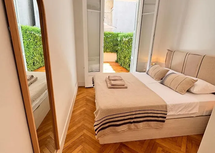 Luxury Central Condo With Private Terrace In Nice