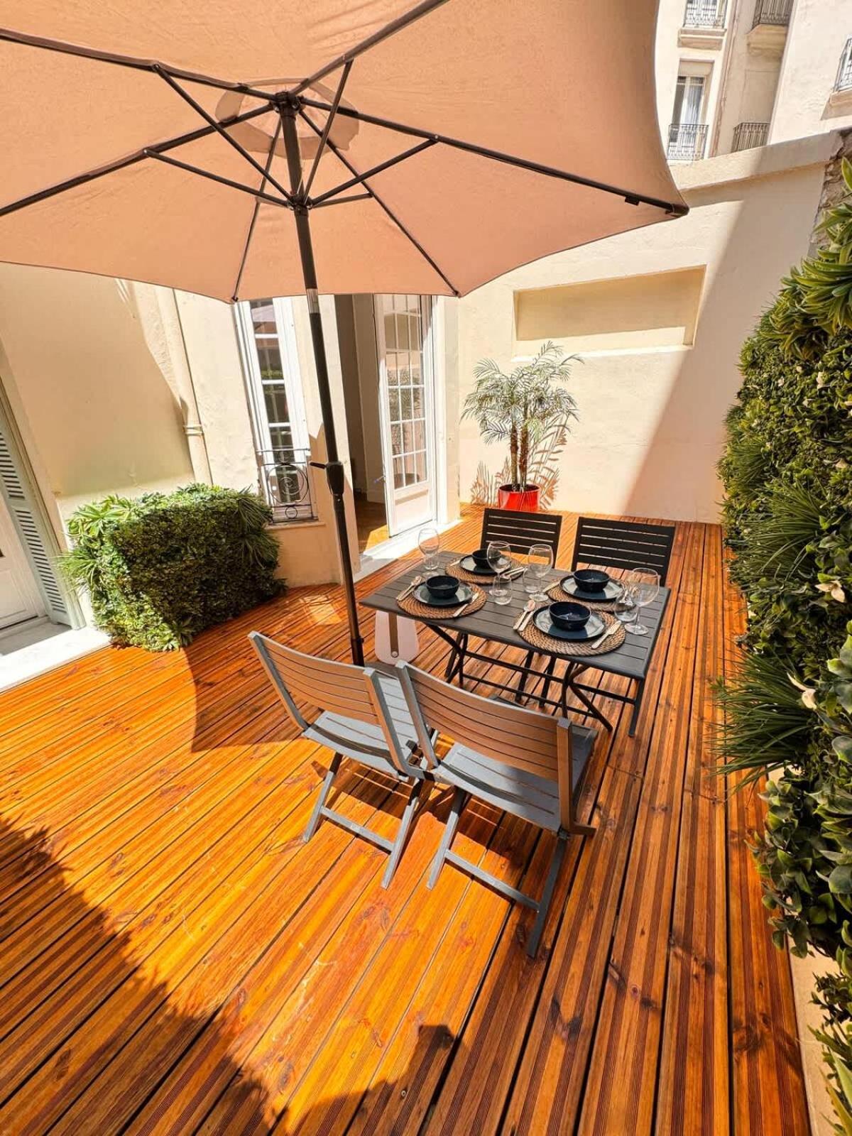 Luxury With Private Terrace In Hébergement de vacances *